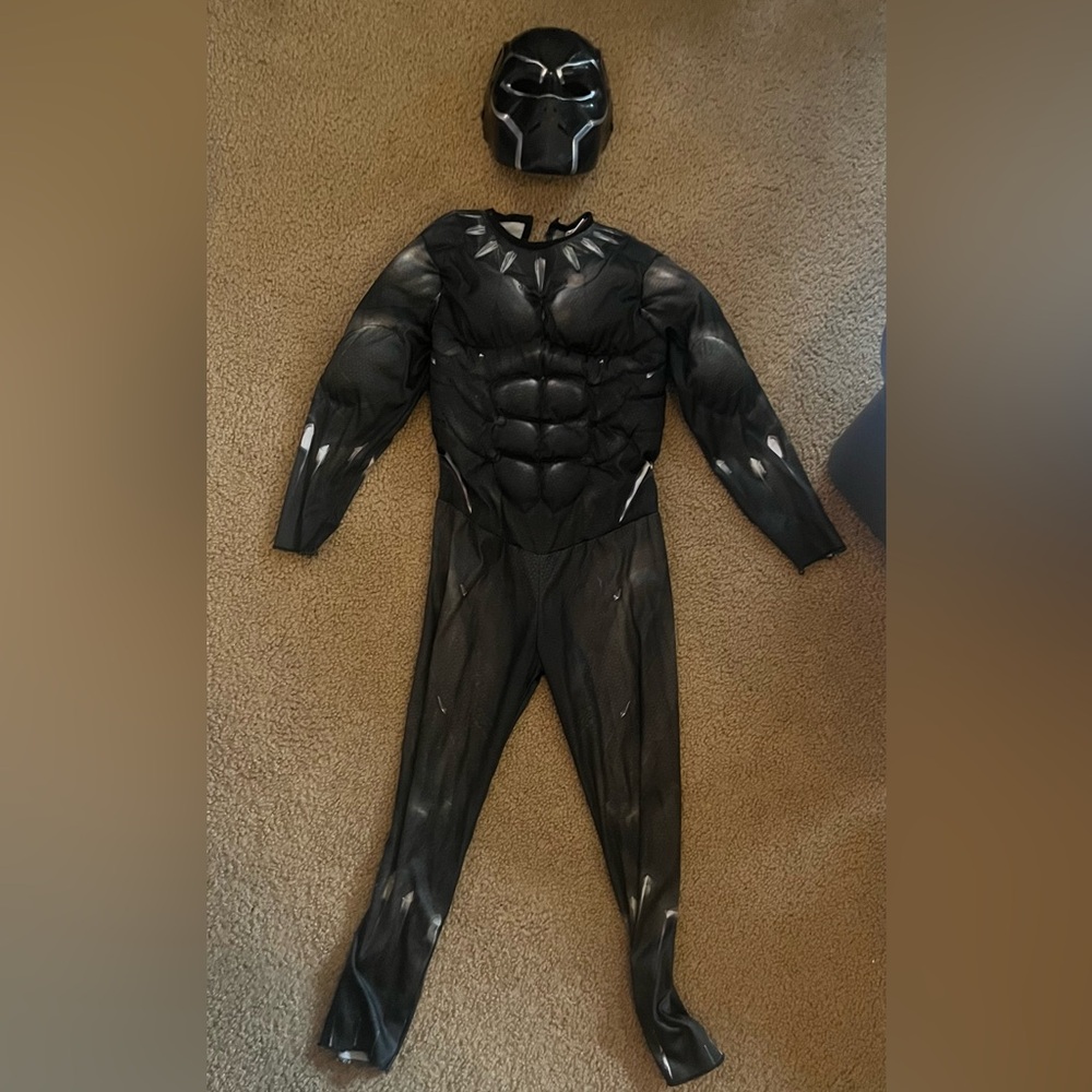 Black Panther costume kids size medium 6/7.